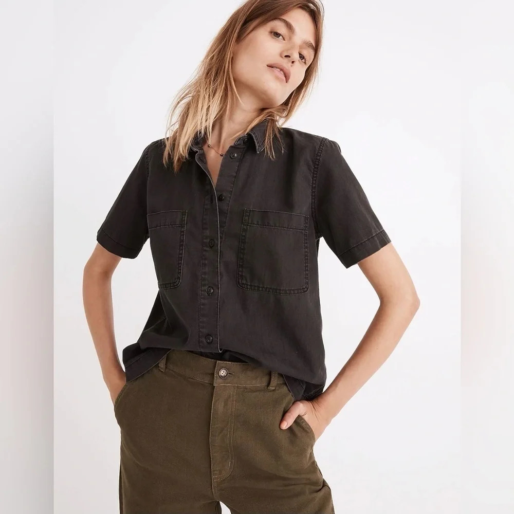 NWT Madewell
Denim shirt
X small
Pit to pit 19”